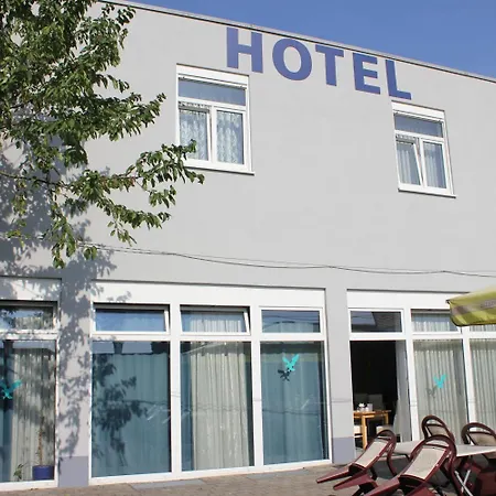 Hotel Rheinbrücke 3*
