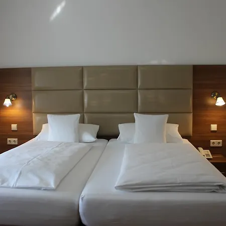 Hotel Rheinbrücke 3*