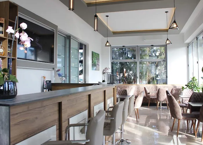 Rheinbruecke 호텔 3*